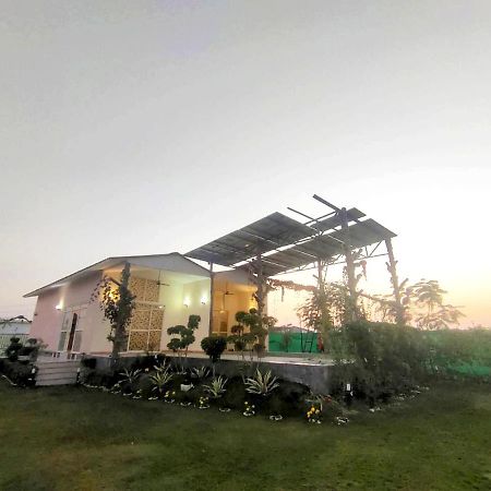 Shaw Estate-Farm House For A Small Parties-Jp Farm Greater Noida Buitenkant foto