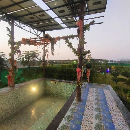 Shaw Estate-Farm House For A Small Parties-Jp Farm Greater Noida Buitenkant foto