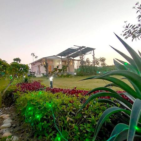 Shaw Estate-Farm House For A Small Parties-Jp Farm Greater Noida Buitenkant foto