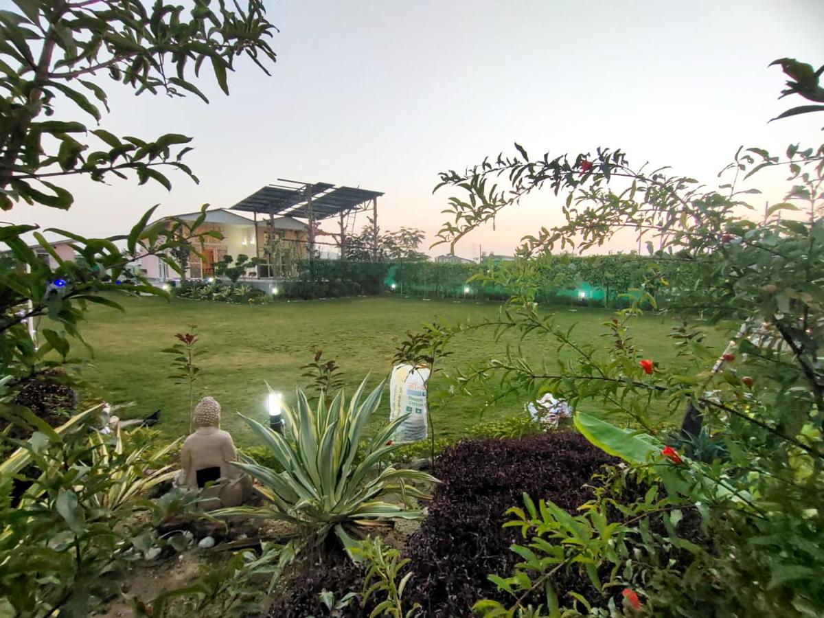 Shaw Estate-Farm House For A Small Parties-Jp Farm Greater Noida Buitenkant foto