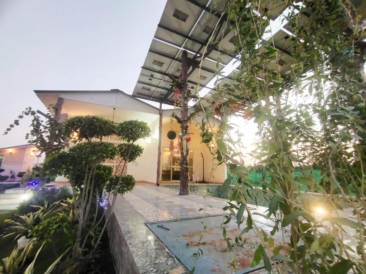 Shaw Estate-Farm House For A Small Parties-Jp Farm Greater Noida Buitenkant foto
