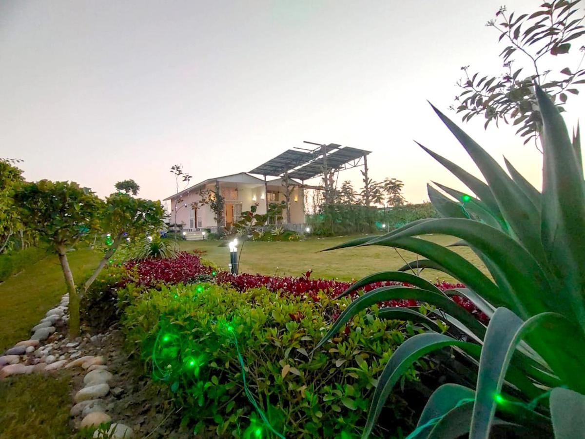 Shaw Estate-Farm House For A Small Parties-Jp Farm Greater Noida Buitenkant foto