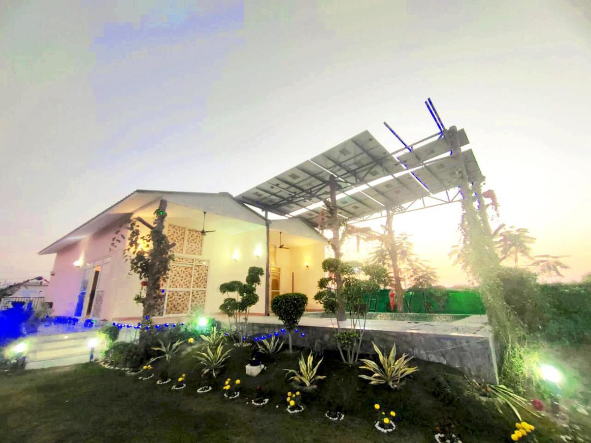 Shaw Estate-Farm House For A Small Parties-Jp Farm Greater Noida Buitenkant foto