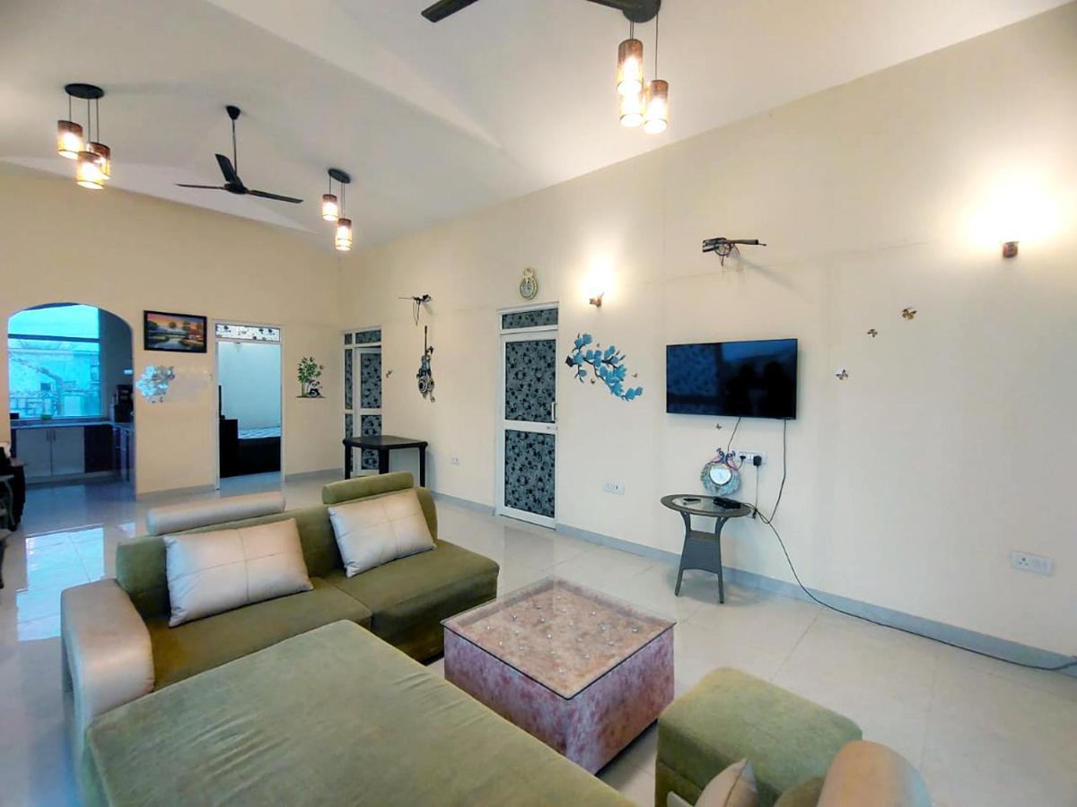 Shaw Estate-Farm House For A Small Parties-Jp Farm Greater Noida Buitenkant foto