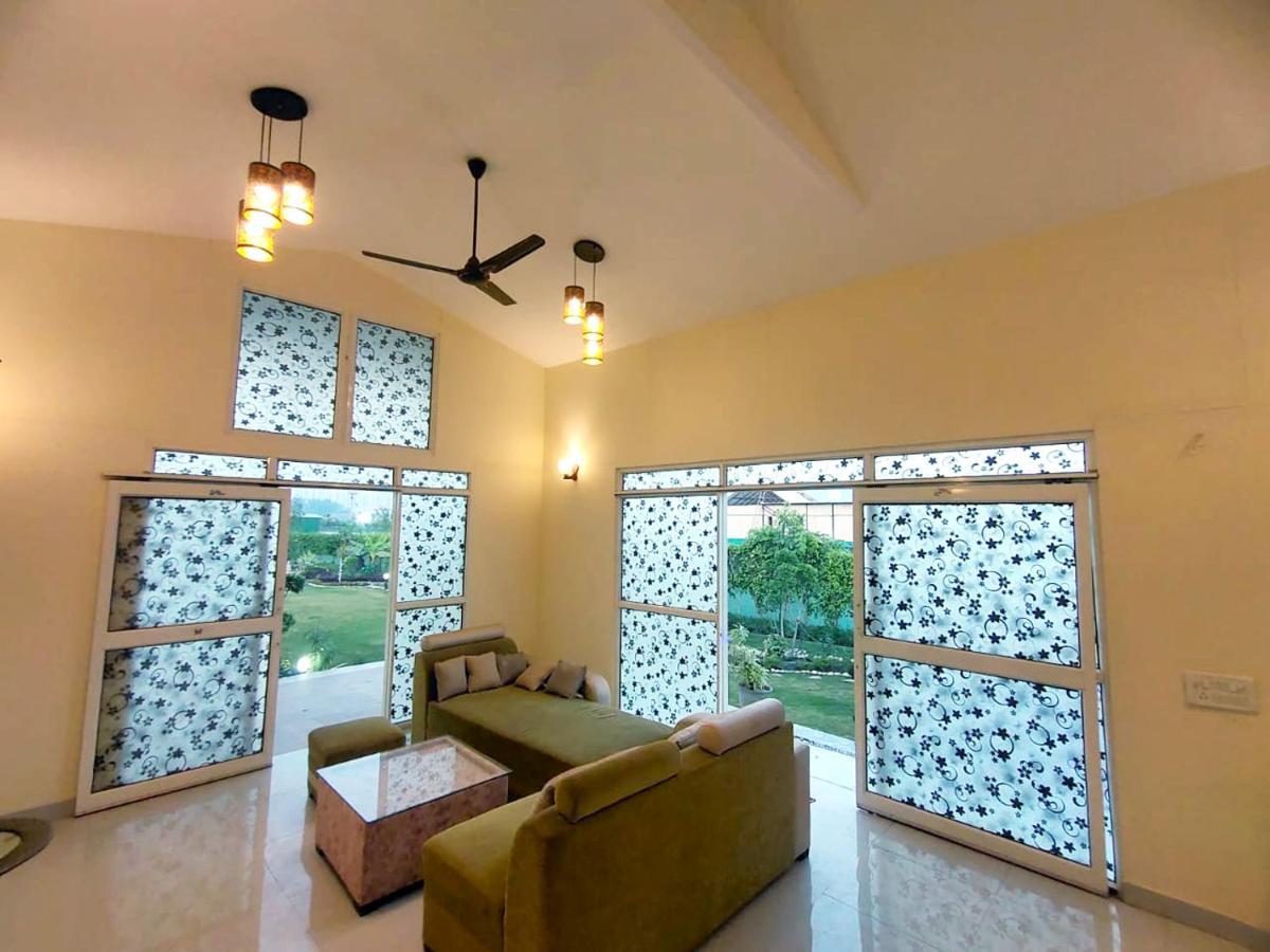 Shaw Estate-Farm House For A Small Parties-Jp Farm Greater Noida Buitenkant foto