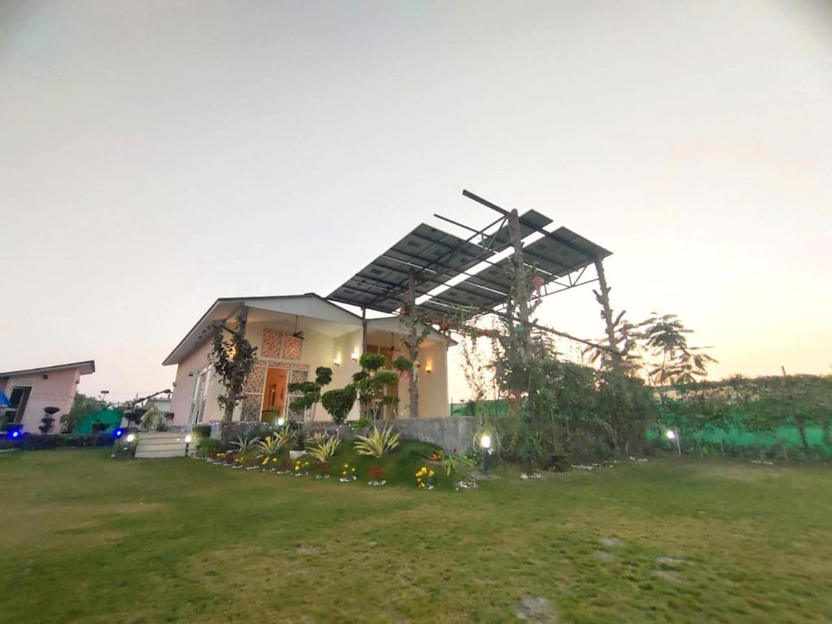 Shaw Estate-Farm House For A Small Parties-Jp Farm Greater Noida Buitenkant foto