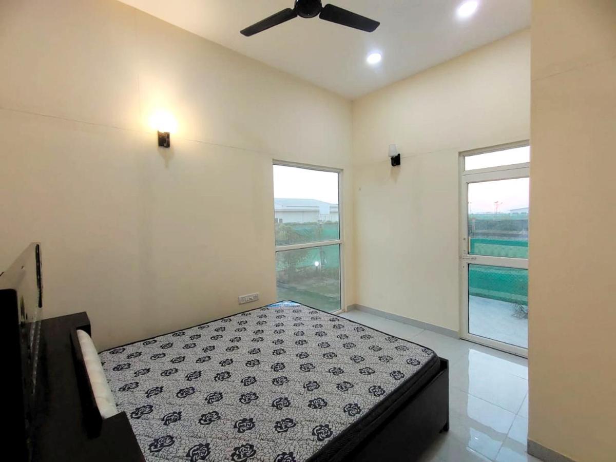 Shaw Estate-Farm House For A Small Parties-Jp Farm Greater Noida Buitenkant foto