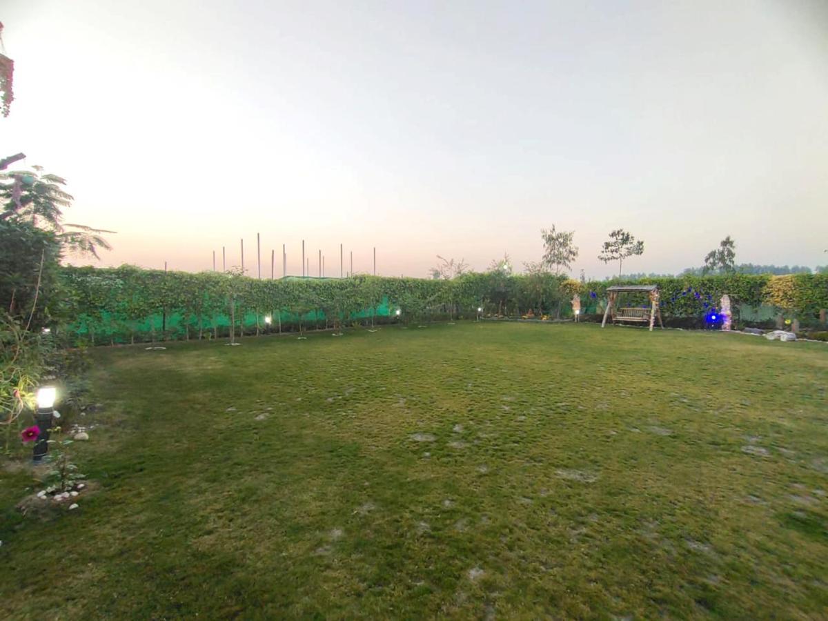 Shaw Estate-Farm House For A Small Parties-Jp Farm Greater Noida Buitenkant foto