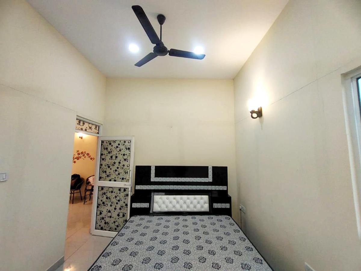 Shaw Estate-Farm House For A Small Parties-Jp Farm Greater Noida Buitenkant foto