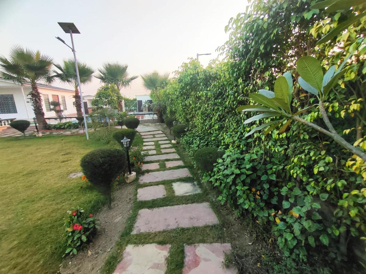 Shaw Estate-Farm House For A Small Parties-Jp Farm Greater Noida Buitenkant foto